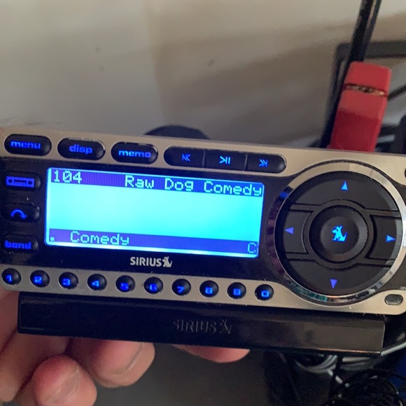 Radio w/Swivel Suction Cup /plug in charger - Picture 8 of 11